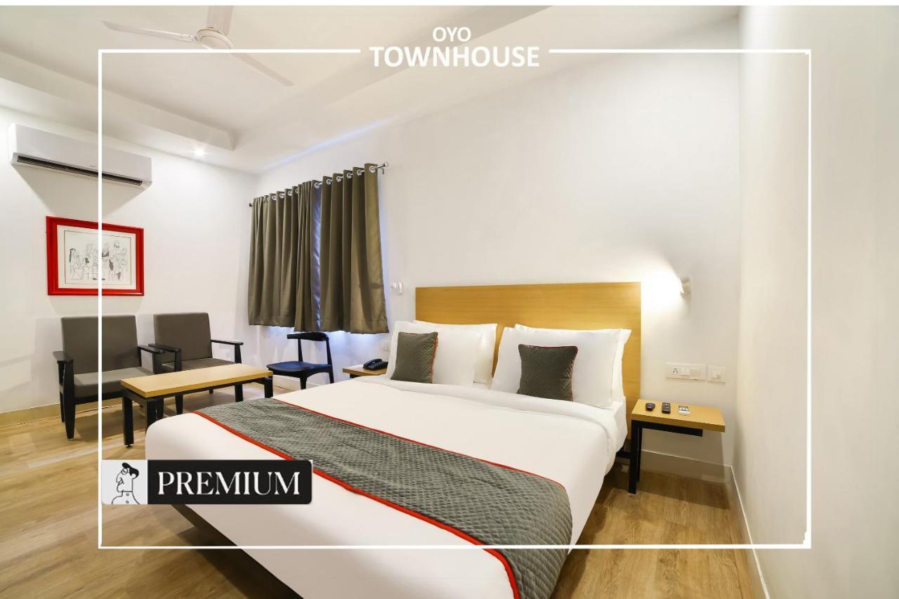 Oyo Townhouse 120 Shushant Lok Gurgaon Exterior photo