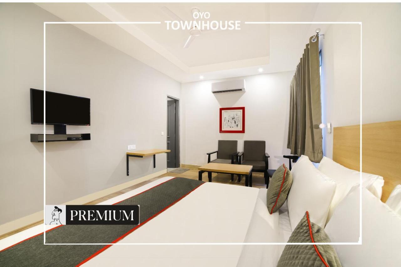 Oyo Townhouse 120 Shushant Lok Gurgaon Exterior photo