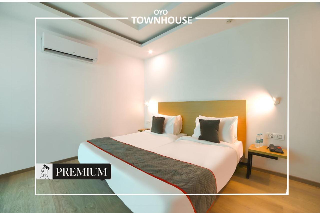 Oyo Townhouse 120 Shushant Lok Gurgaon Exterior photo