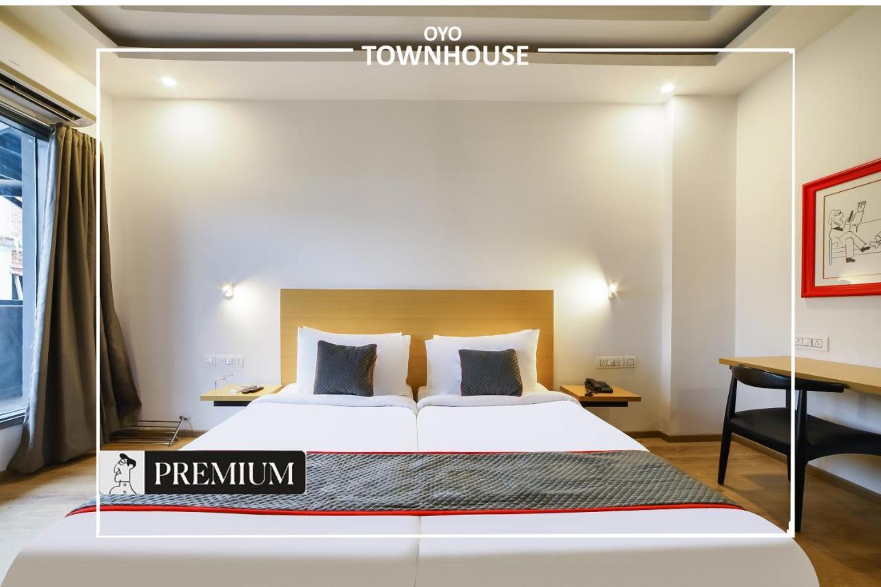 Oyo Townhouse 120 Shushant Lok Gurgaon Exterior photo