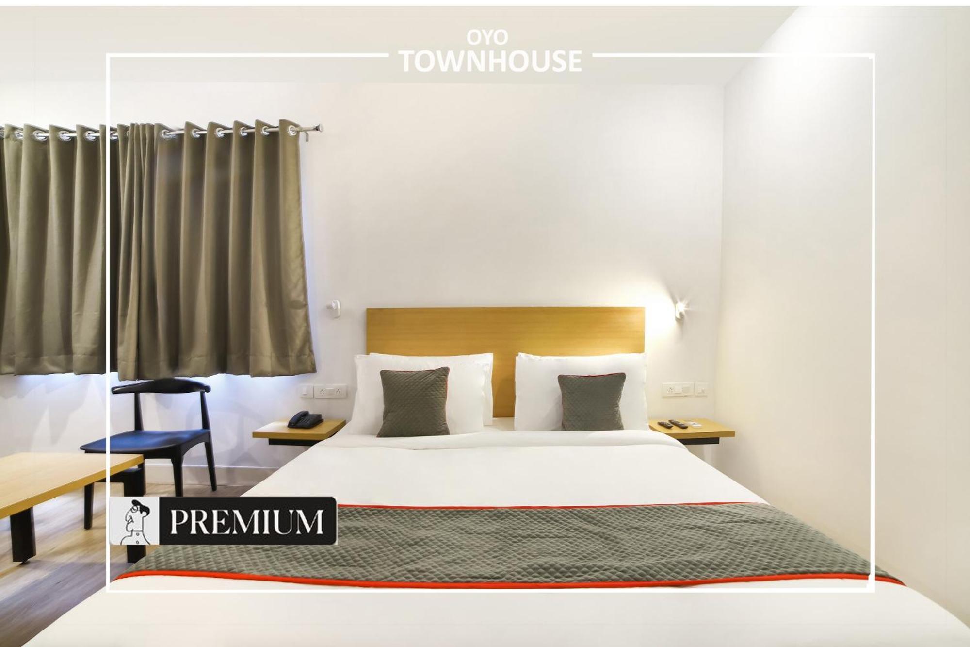Oyo Townhouse 120 Shushant Lok Gurgaon Exterior photo