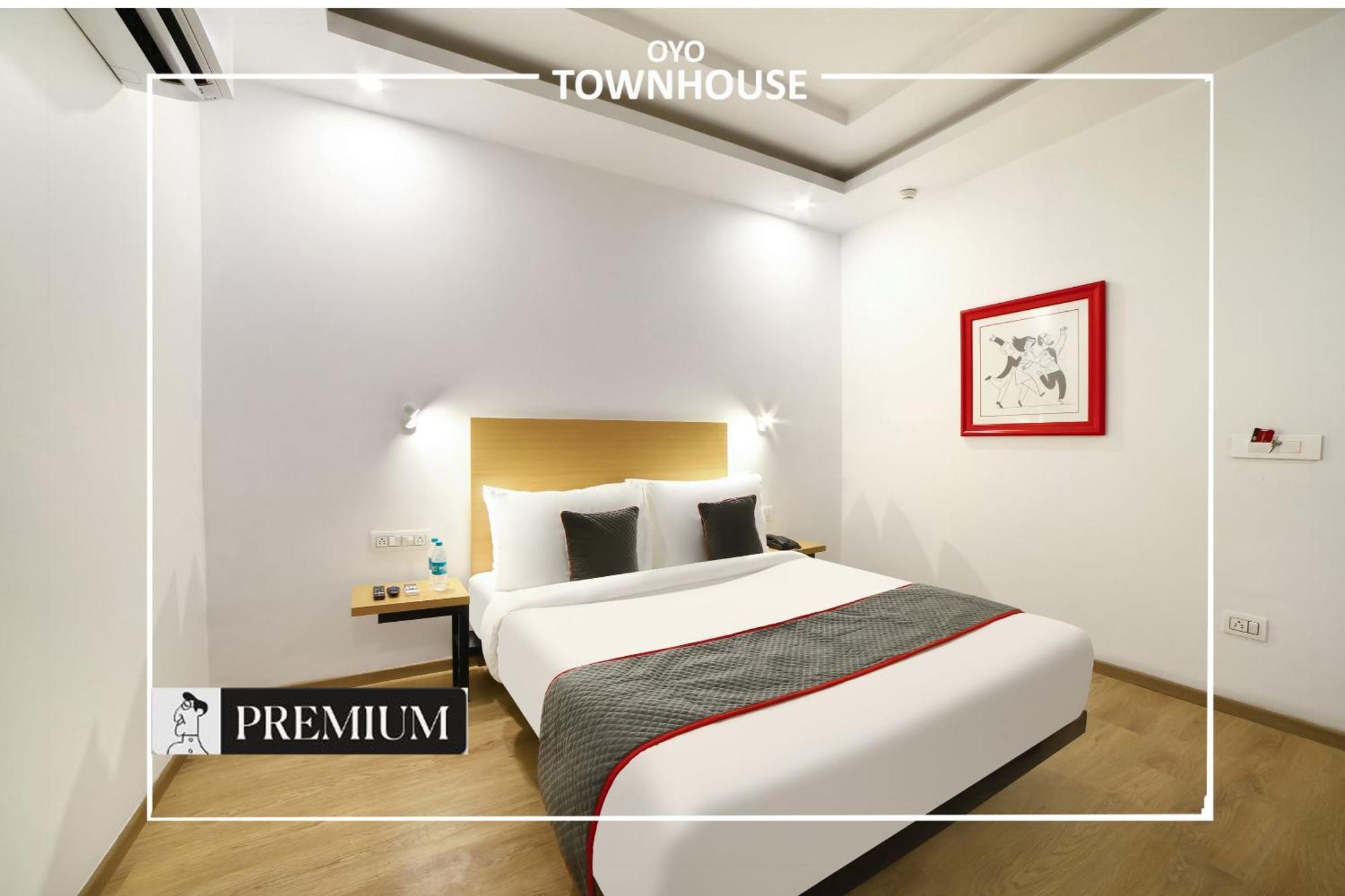 Oyo Townhouse 120 Shushant Lok Gurgaon Exterior photo