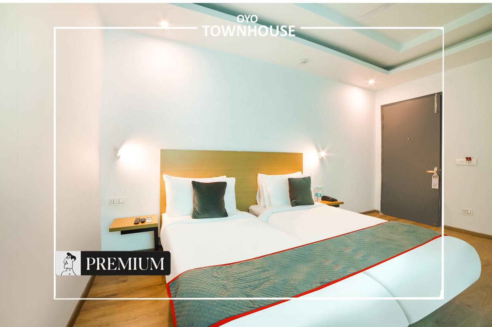 Oyo Townhouse 120 Shushant Lok Gurgaon Exterior photo