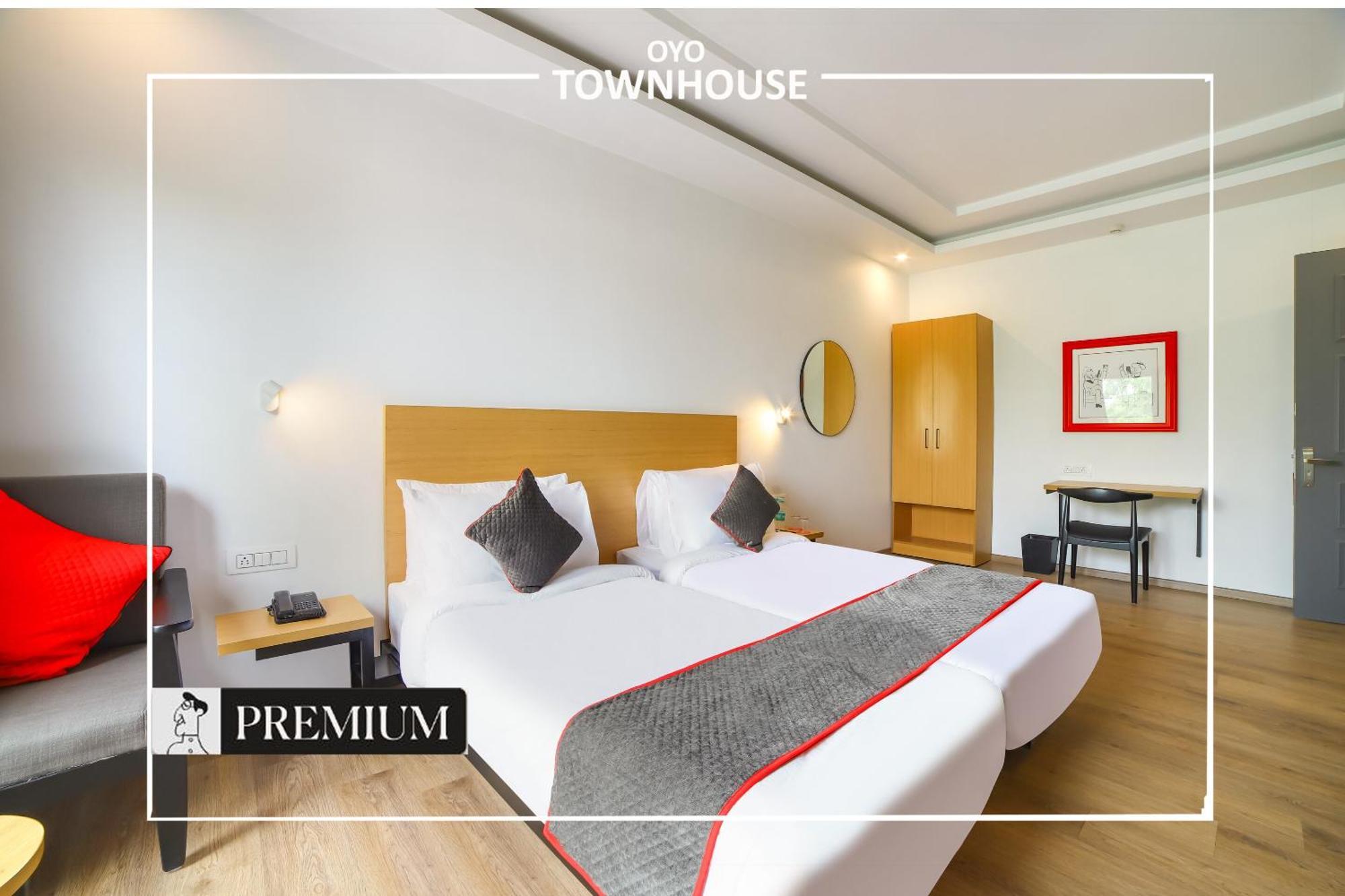 Oyo Townhouse 120 Shushant Lok Gurgaon Exterior photo