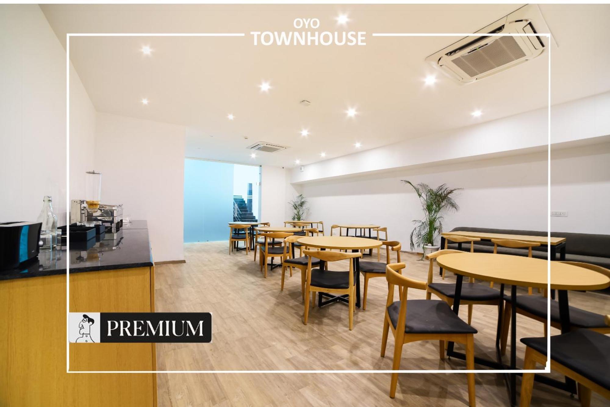 Oyo Townhouse 120 Shushant Lok Gurgaon Exterior photo