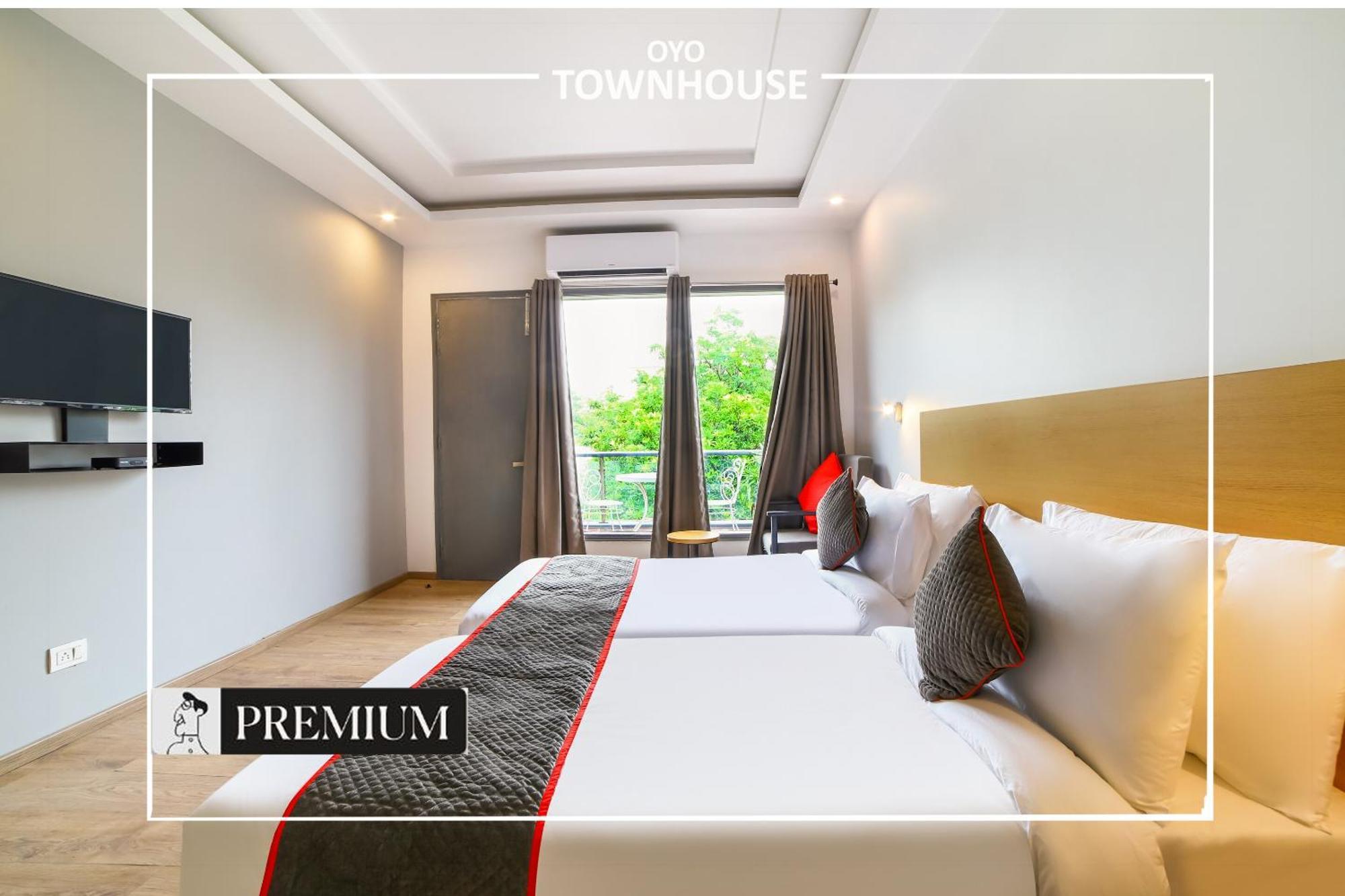Oyo Townhouse 120 Shushant Lok Gurgaon Exterior photo