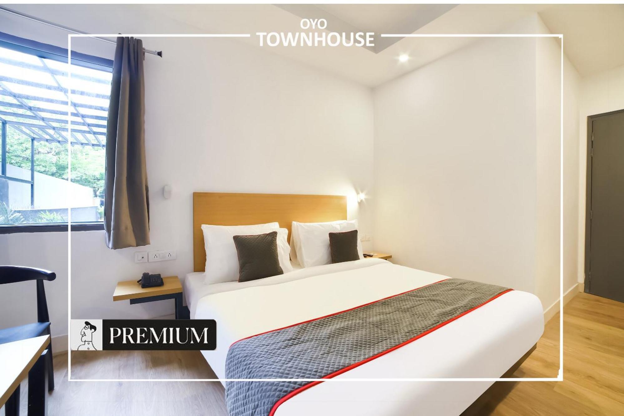 Oyo Townhouse 120 Shushant Lok Gurgaon Exterior photo