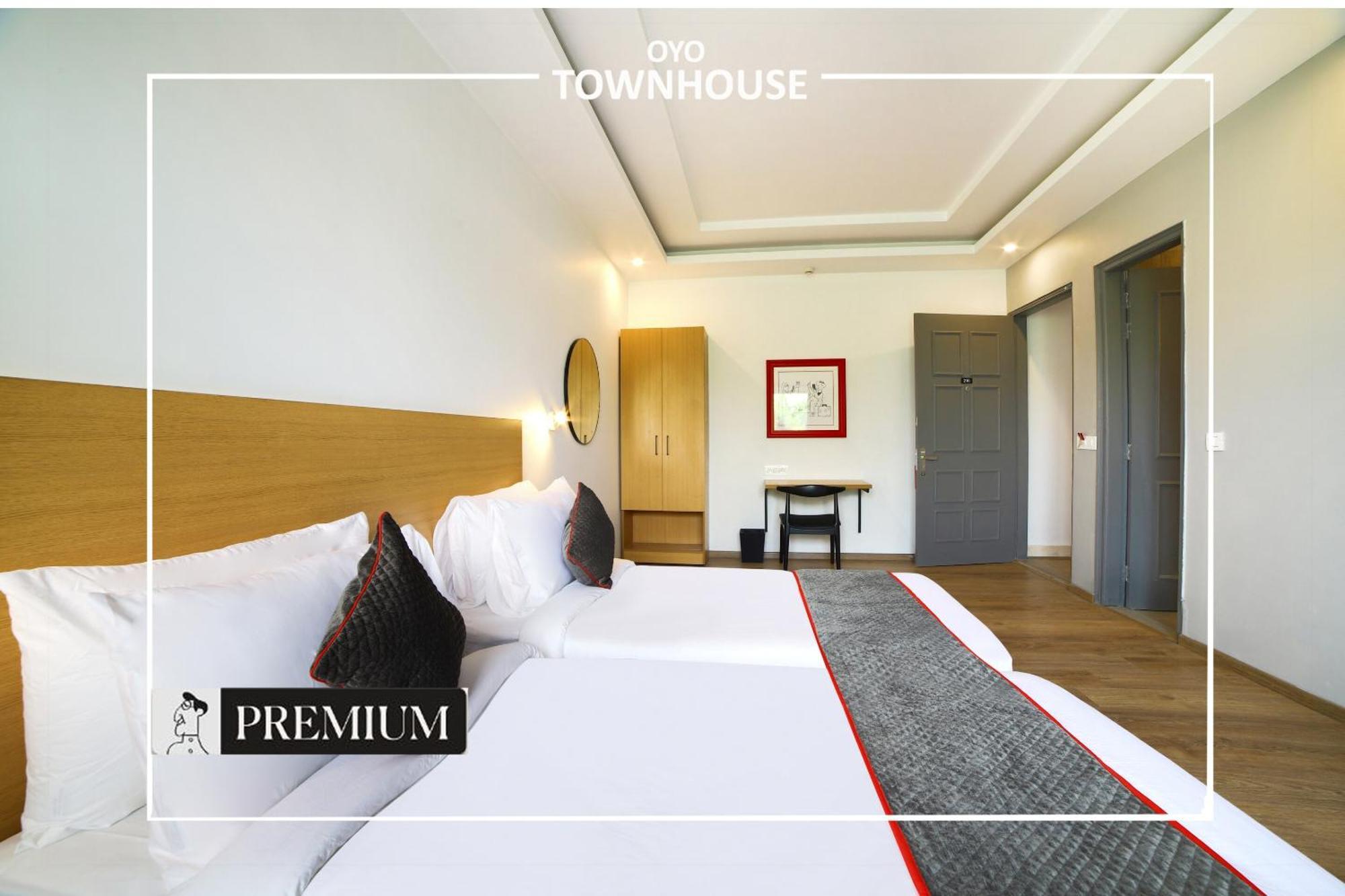 Oyo Townhouse 120 Shushant Lok Gurgaon Exterior photo